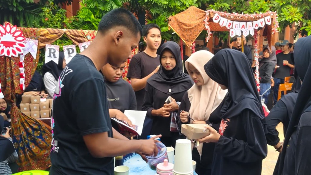 Students in cafe